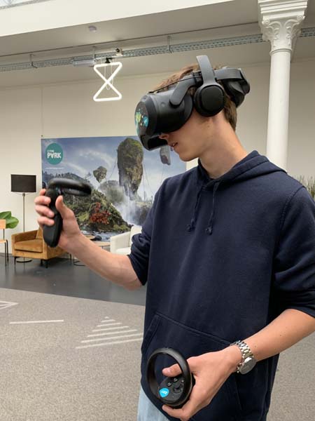 Atheneum Malle VR Gamen met 5 ADB Atheneum Malle VR Gamen met 5 ADB