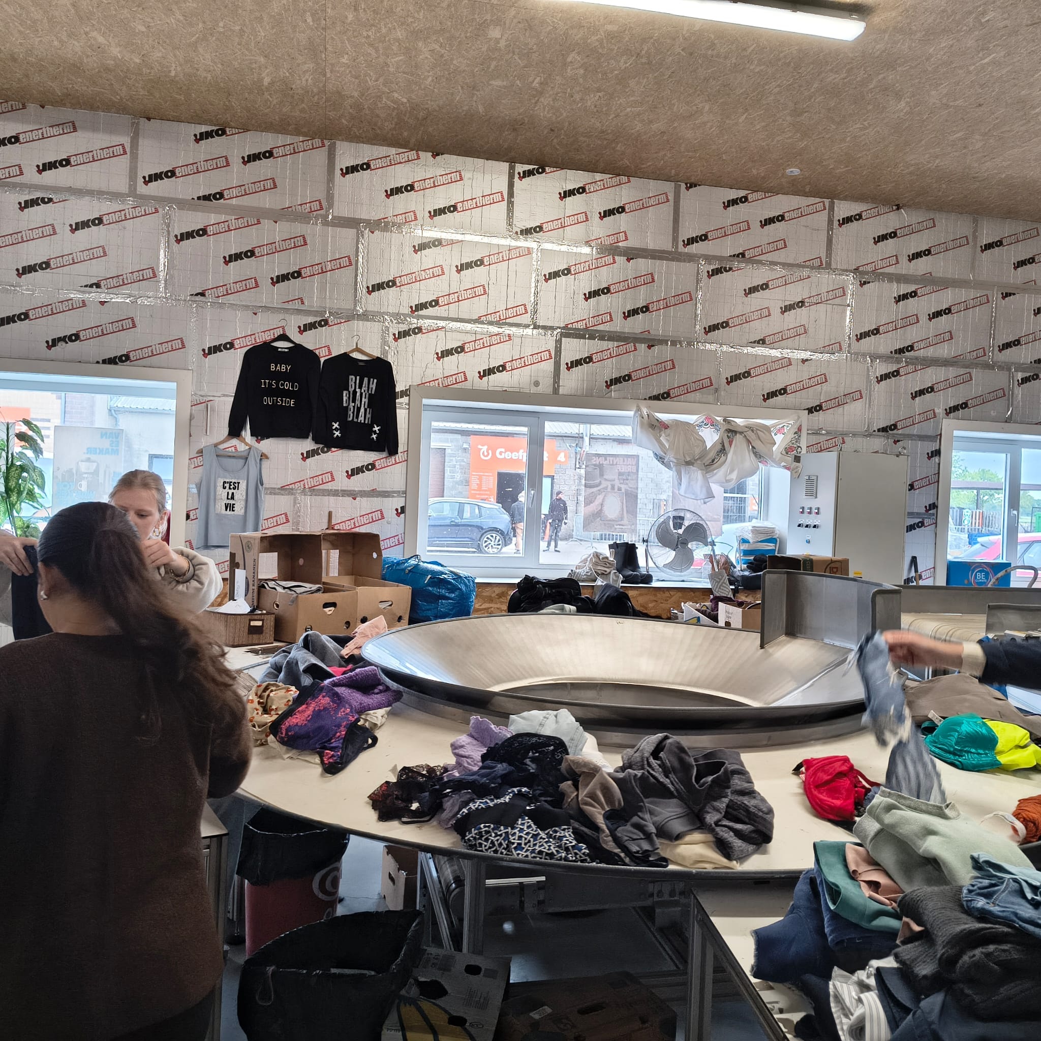 Atheneum Malle Bezoek kringloopwinkel GWP5 Atheneum Malle Bezoek kringloopwinkel GWP5