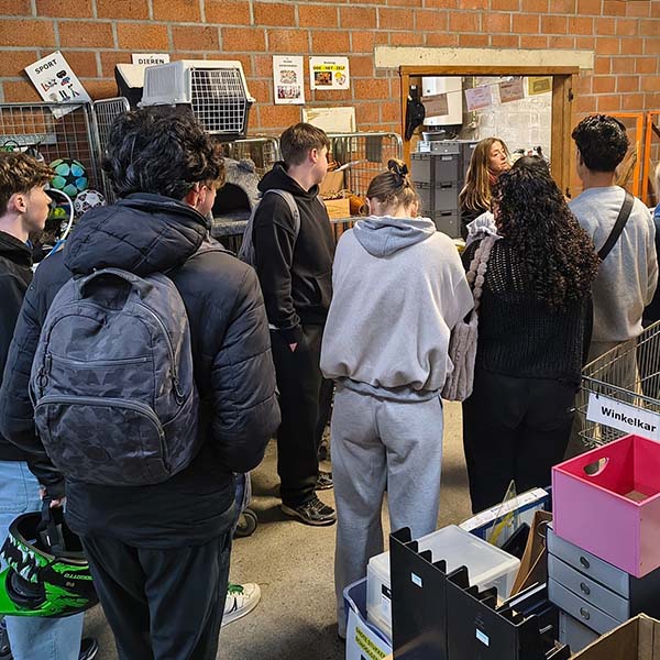 Atheneum Malle Bezoek kringloopwinkel GWP5 Atheneum Malle Bezoek kringloopwinkel GWP5